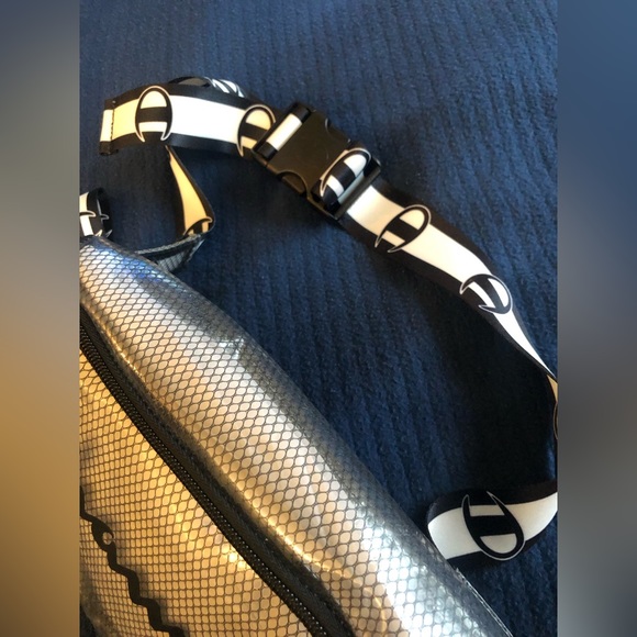 Champion script logo fanny pack - Picture 6 of 7